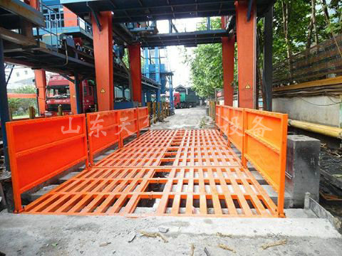 點擊查看詳細信息<br>標題：濟寧唐口煤礦4X12米煤礦專用洗車機 閱讀次數(shù)：2254
